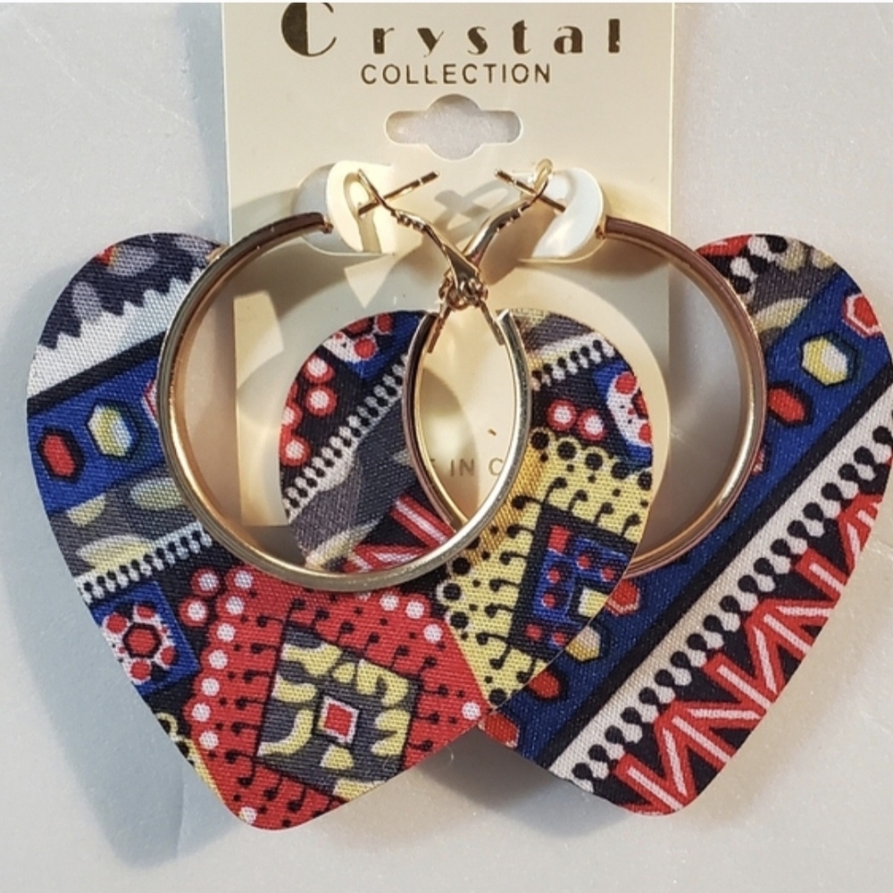 Ultra-lightweight wooden hoop earrings with a heart and African print. 6cm - Picture 7 of 7